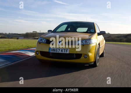 RENAULT Mégane R26 THRUXTON JAUNE RACE TRACK 2008 Banque D'Images