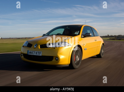 RENAULT Mégane R26 THRUXTON JAUNE RACE TRACK 2008 Banque D'Images