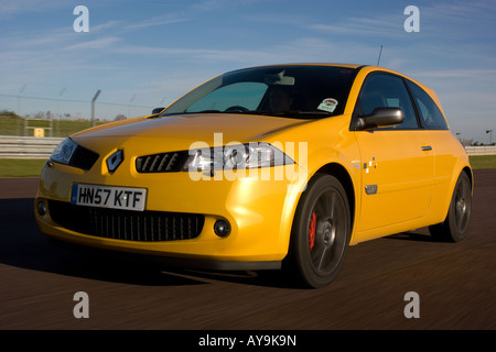 RENAULT Mégane R26 THRUXTON JAUNE RACE TRACK 2008 Banque D'Images