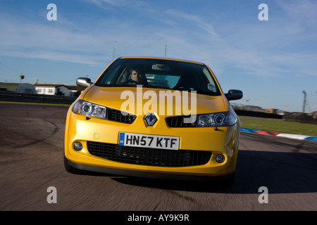 RENAULT Mégane R26 THRUXTON JAUNE RACE TRACK 2008 Banque D'Images