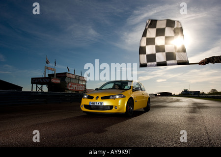 RENAULT Mégane R26 THRUXTON JAUNE RACE TRACK 2008 Banque D'Images