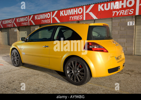 RENAULT Mégane R26 THRUXTON JAUNE RACE TRACK 2008 Banque D'Images