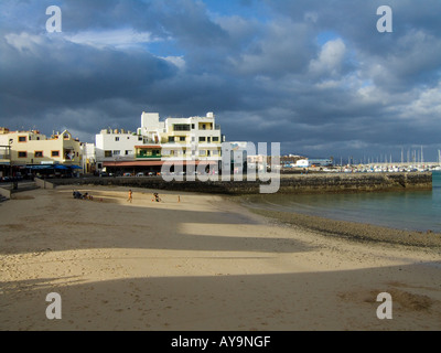 Une vue de la plage du port de Corralejo, Fuerteventura, Îles Canaries Banque D'Images