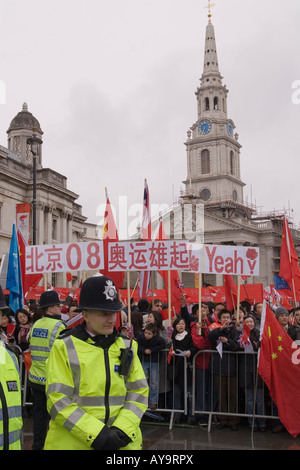 Supporters olympique chinois à Trafalgar Square London Banque D'Images