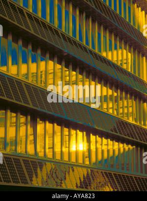 Les cellules photovoltaïques sur le "bâtiment", "Northumbria University of Northumbria', Newcastle upon Tyne, Tyne and Wear, England, UK. Banque D'Images