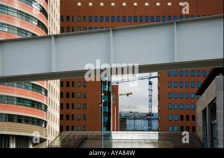 Un immeuble à gauche de la ABN AMRO Le ministère public de Rotterdam. rénovation salon de Rotterdam Banque D'Images