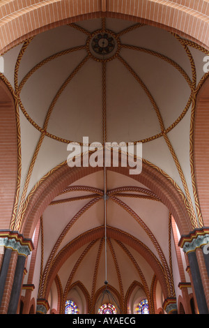 Sinzig, église paroissiale Saint Peter, Blick dans Vierungs Chorgewölbe- und das Banque D'Images