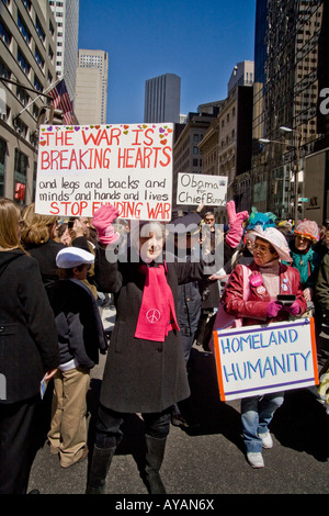 Barak Obama partisans dans l'Easter Parade sur la Fifth Avenue New York City Banque D'Images