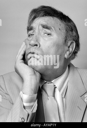 Portrait de l'acteur et humoriste Frankie Howerd prises l'été 1986 Banque D'Images