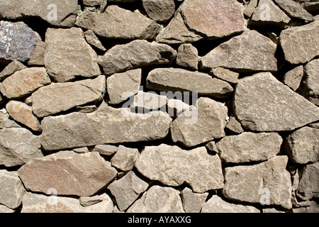 Vieux Mur de pierre faite avec blocs irréguliers. Banque D'Images