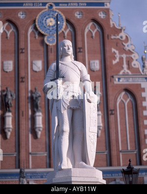 Statue de Roland, 17e siècle La Maison de la tête noire, Place de l'Hôtel de Ville, Vieille Ville, Riga, Riga Région, République de Lettonie Banque D'Images