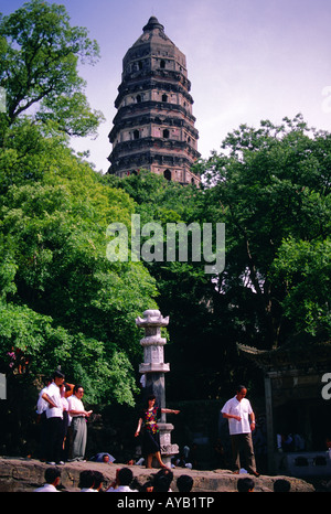 Suzhou's Yun Yan Pagoda construit en 961annonce sur la colline de tigre (Hu Qiu) Banque D'Images