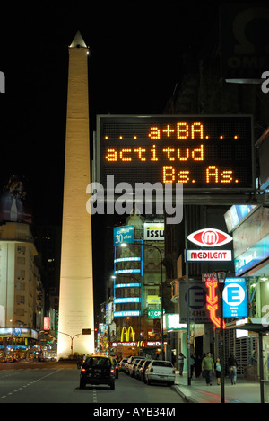 L 'obélisque' sur l'Avenida Corrientes et 9 de Julio, ville de Buenos Aires, Argentine, Amérique du Sud Banque D'Images