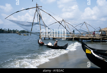 Les pêcheurs à Cochin Kerala Banque D'Images
