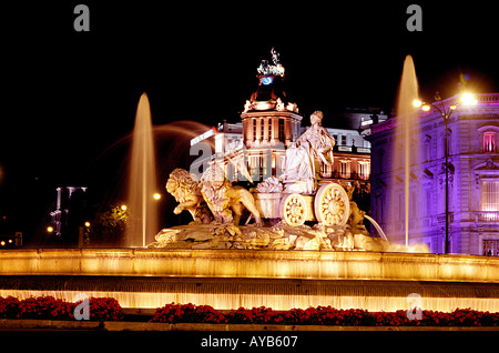 Fontaine de Cibeles la nuit Madrid Espagne Banque D'Images