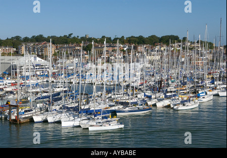 Cowes Yacht Haven le Solent Île de Wight Hampshire England UK Banque D'Images