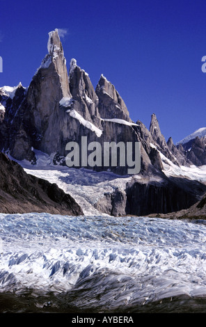 Le Cerro Torre et le glacier en Parque Nacional Los Glaciares la Patagonie Argentine Banque D'Images