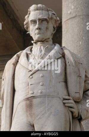 Statue de la chimiste et physicien Sir Humphry Davy dans juif marché Street Penzance où il est né Banque D'Images