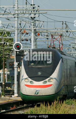 ETR500 à grande vitesse Eurostar train approchant de la gare SMN Florence Italie Banque D'Images