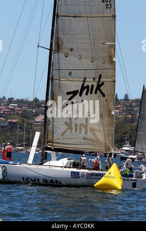 Sydney to Hobart yacht race boxing day, Location de ICHI BAN se prépare pour le début dans le port de Sydney. Banque D'Images