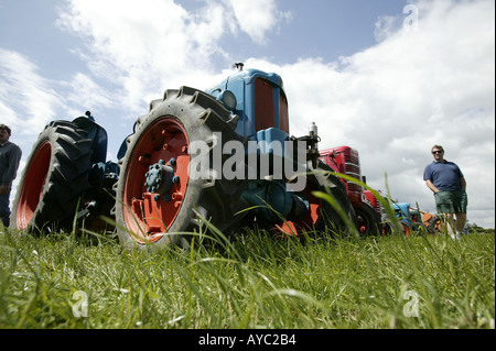 Les tracteurs d'époque lors d'un rassemblement dans le Worcestershire England UK Banque D'Images