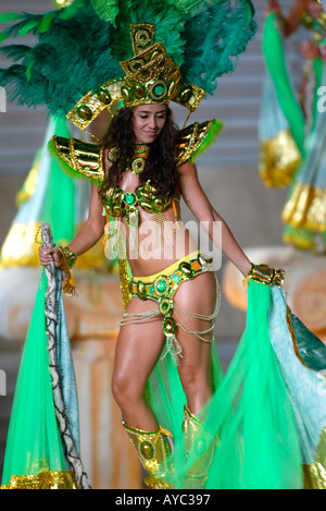 Coiffe à plumes carnaval de rio - Coiffe meneuse de revue