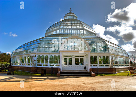 Sefton Park Palm House Le victorien classé Grade II Glasshouse est situé dans Sefton Park à seulement 3 miles du centre-ville de Liverpool Banque D'Images