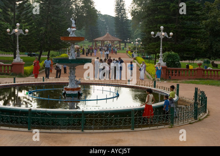 La fontaine située au centre du Jardin Botanique Lalbagh à Bangalore Inde Banque D'Images