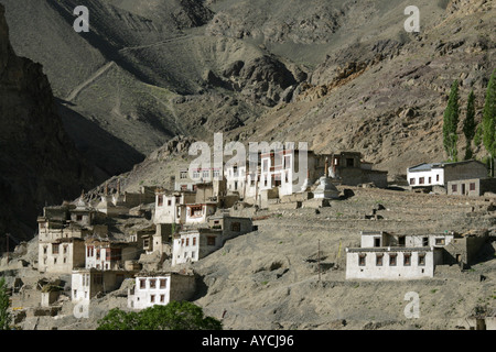 Un village sur la plaine des hautes terres du Ladakh Banque D'Images