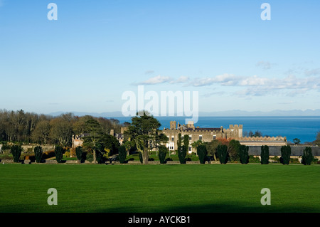 Le parc et l'hôtel particulier victorien restauré de Ardgillan près de Dublin avec vue sur la mer est ouvert au public Banque D'Images