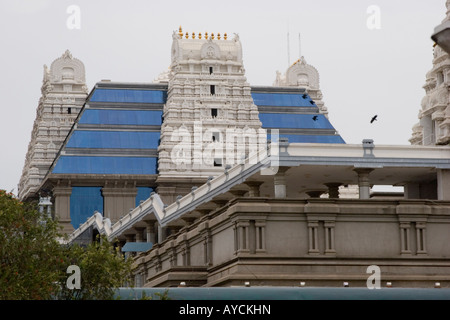 Le Temple ISKCON à Bangalore Inde dédié au dieu Krishna et construite sur la colline de Hare Krishna Banque D'Images