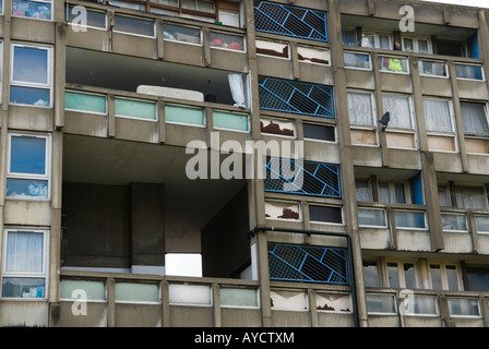 Robin Hood Gardens local Authority council Housing Estate East London E14. Palier de cage d'escalier. Centre-ville pauvreté Royaume-Uni années 2008 2000 HOMER SYKES SYKES Banque D'Images