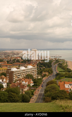 À l'Est sur Eastbourne, East Sussex Royaume Uni de la South Downs Way, montrant le duc de route et King Edward Parade Banque D'Images