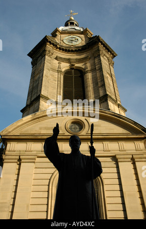 La Cathédrale St Philippe et statue de Charles Gore dans Colmore Row Birmingham England Banque D'Images