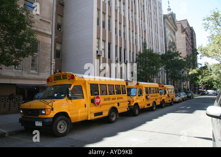 Les autobus scolaires dans la ville (New York City). Banque D'Images