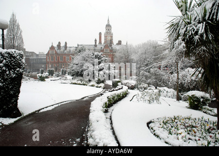 La neige couvrant Queens Gardens, Croydon, Surrey, UK Banque D'Images