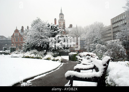 La neige couvrant Queens Gardens, Croydon, Surrey, UK Banque D'Images