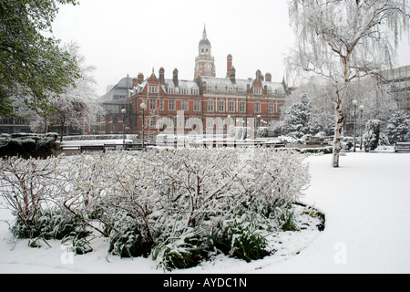 La neige couvrant Queens Gardens, Croydon, Surrey, UK Banque D'Images