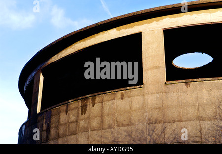 Un bâtiment classé de l'épaississeur de boues dans le cadre d'un ancien lavoir de charbon tout ce qui reste de la mine de Hafodrynys South Wales Valleys UK Banque D'Images