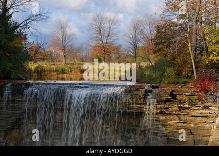 Détail du précipice de Indian Falls avec chute d'Owen Sound (Ontario) Banque D'Images