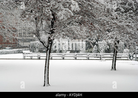 La neige couvrant ueens Gardens, Croydon, Surrey, UK Banque D'Images