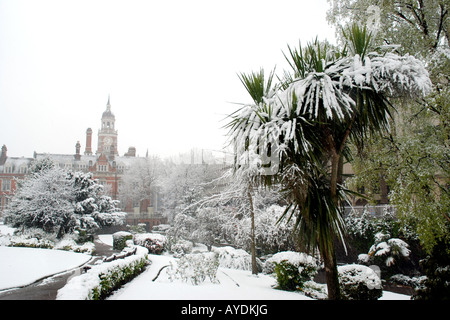 La neige couvrant Queens Gardens, Croydon, Surrey, UK Banque D'Images