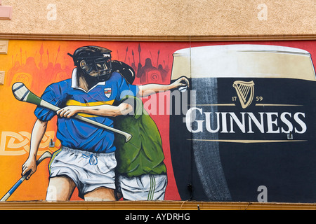 Guinness sign in Tipperary County Tipperary Irlande Ville Banque D'Images