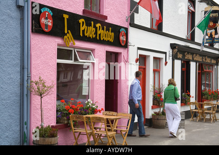 Magasins au Village d'Adare County Limerick Irlande Banque D'Images