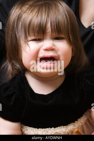 Bébé fille 9 mois, pleurer Banque D'Images