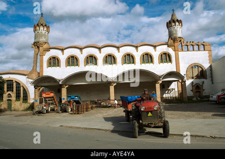 Entrepôt ART NOUVEAU DE GANDESA SOCIÉTÉ COOPÉRATIVE AGRICOLE DE LA RÉGION .TERRA ALTA, province de Tarragone. .Espagne CATALOGNE Banque D'Images