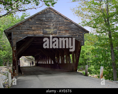 Un pont couvert en bois dans le New Hampshire Banque D'Images