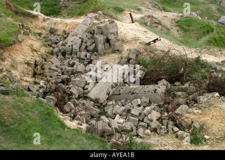 Bunker allemand détruit à la Pointe du Hoc Normandie France Banque D'Images