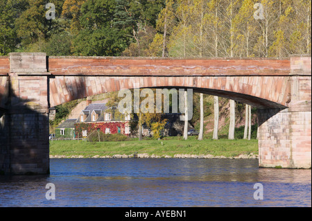 L'Mertoun Pont sur la rivière Tweed, près de St Boswells, Scottish Borders, Scotland Banque D'Images