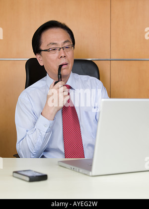 Businessman avec tuyau Banque D'Images